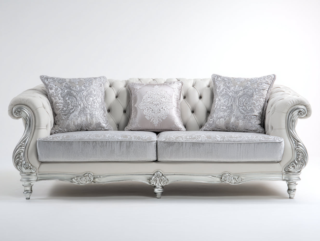 Divano a 3 posti - Similpelle-Tessuto-Legno - 238x96x105 cm - Bianco-Argento - Stile barocco con lavorazione capitonné